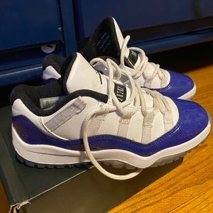 Low top Jordan blue and white